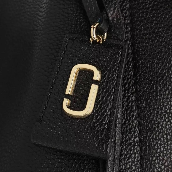 Marc Jacob’s, The Director Tote, logo and lock accented side tassel, EUC - Picture 8 of 16